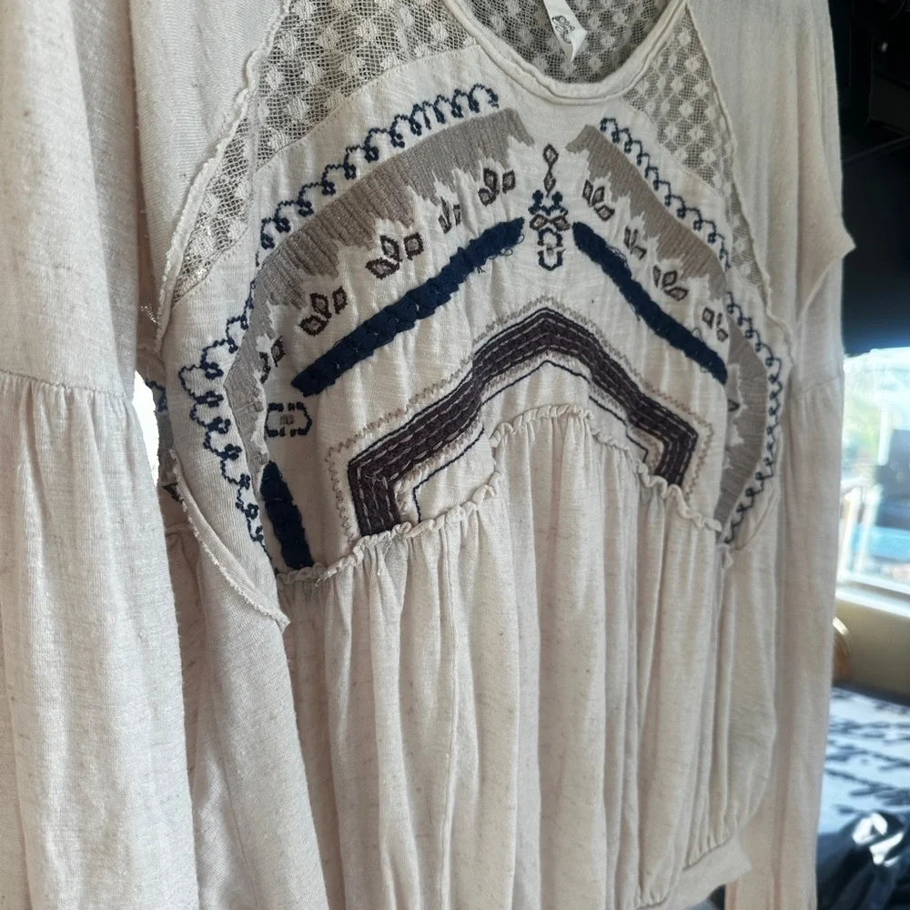 Free People Embroidered Boho Top – Size XS - Picture 3 of 9